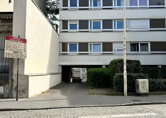 Charme- Calme-nancy Centre, 1 Salon, 1 Chambre, Salle De Bain * Nancy